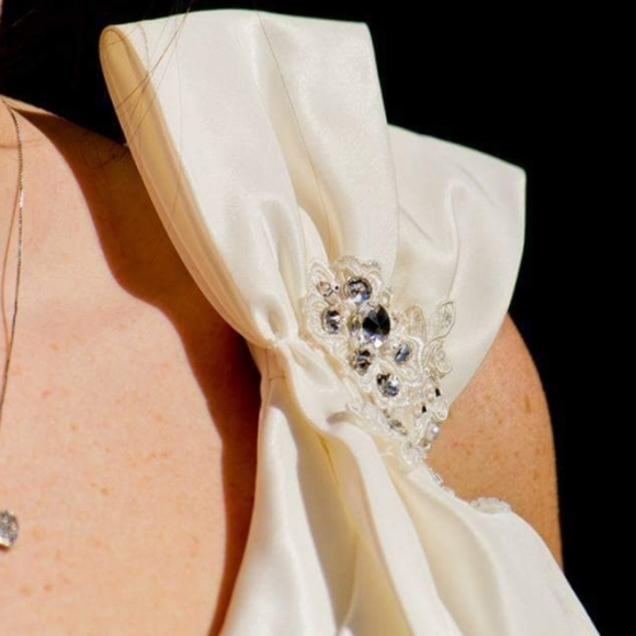 FREE SHIPPING - Wedding dress - Picture 2 of 2